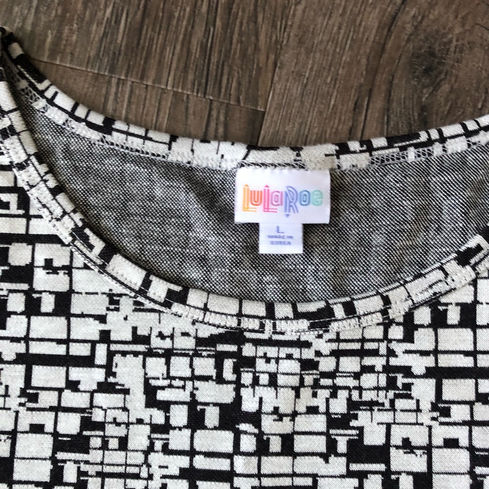 LuLaRoe Julia - Picture 2 of 3